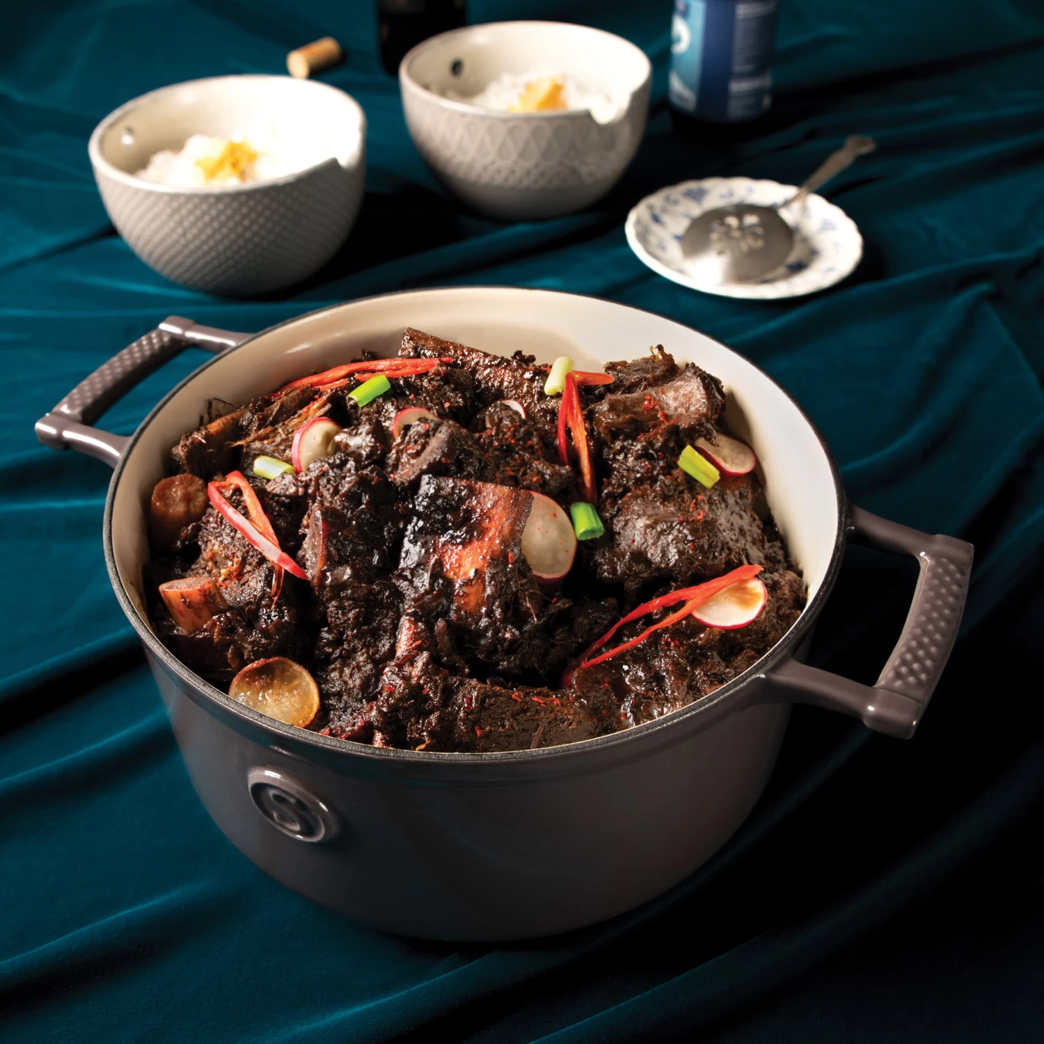 Saveur Selects Braadpan Voyage - Rabbit Grey - ø 25 Cm / 4.7 Liter - Geëmailleerde Anti-aanbaklaag 4 Saveur Selects Braadpan Voyage - Rabbit Grey - ø 25 Cm / 4.7 Liter - Geëmailleerde Anti-aanbaklaag - Afbeelding 2