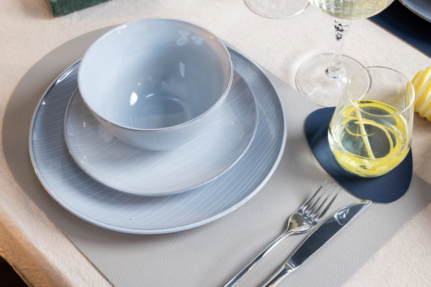 Jay Hill Onderzetters - Vegan Leer - Grijs / Blauw - Organic - Dubbelzijdig - 13 X 11 Cm - 6 Stuks 5 Jay Hill Onderzetters - Vegan Leer - Grijs / Blauw - Organic - Dubbelzijdig - 13 X 11 Cm - 6 Stuks - Afbeelding 3