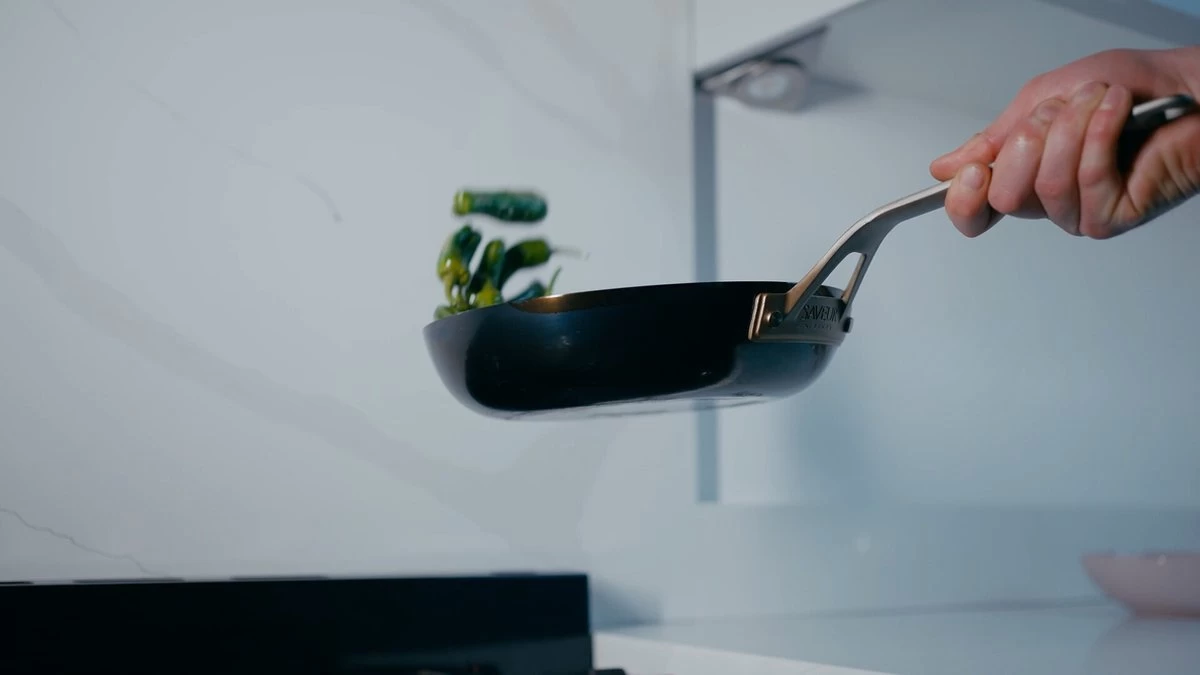 Saveur Selects Pannenset - Carbon Steel (Wokpan ø 35 Cm + Koekenpan ø 30 Cm) - Inductie En Alle Andere Warmtebronnen 7 Saveur Selects Pannenset - Carbon Steel (Wokpan ø 35 Cm + Koekenpan ø 30 Cm) - Inductie En Alle Andere Warmtebronnen - Afbeelding 5