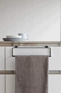 Yamazaki Handdoekhouder Tower Zwart 30 Cm -Westmark Winkel 2747 TOWER KITCHEN TOWEL HANGER WIDE BK 02 1000x