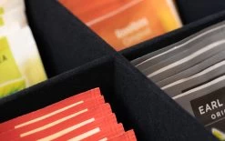 Sakura Tea Theedoos - Zwart - 6-vaks - Met Fluweel - 43 X 9 Cm 11 Sakura Tea Theedoos - Zwart - 6-vaks - Met Fluweel - 43 X 9 Cm -Westmark Winkel 4 detail 6 en 9 3