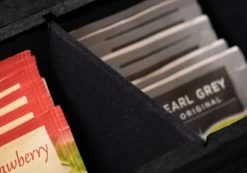 Sakura Tea Theedoos - Zwart - 6-vaks - Met Fluweel - 24 X 16 Cm 11 Sakura Tea Theedoos - Zwart - 6-vaks - Met Fluweel - 24 X 16 Cm -Westmark Winkel 5 detail 6 lang zwart 2