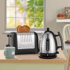 Dualit Broodrooster Lite - Extra Brede Sleuven - Gloss Black - D26225 9 Dualit Broodrooster Lite - Extra Brede Sleuven - Gloss Black - D26225 -Westmark Winkel 85741 lite jug kettle4 toaster 2 slot black lifestyle web