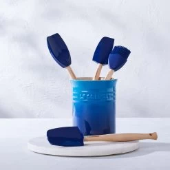 Le Creuset Spatelset - Met Spatelpot - Premium - Azure - 5-delig 11 Le Creuset Spatelset - Met Spatelpot - Premium - Azure - 5-delig -Westmark Winkel 91057001220000 alt3