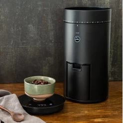 Wilfa Koffiemolen / Bonenmaler - Met Weegschaal - Uniform Black -Westmark Winkel Coffee Grinder Uniform WSFBS 100B Scale Environment Sqr 638da56e056e61.66001273