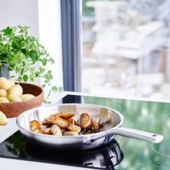 KitchenAid Koekenpan - Multi-Ply RVS - ø 24 Cm - Zonder Anti-aanbaklaag -Westmark Winkel KA Koekenpan Multiply Stainless 2 1