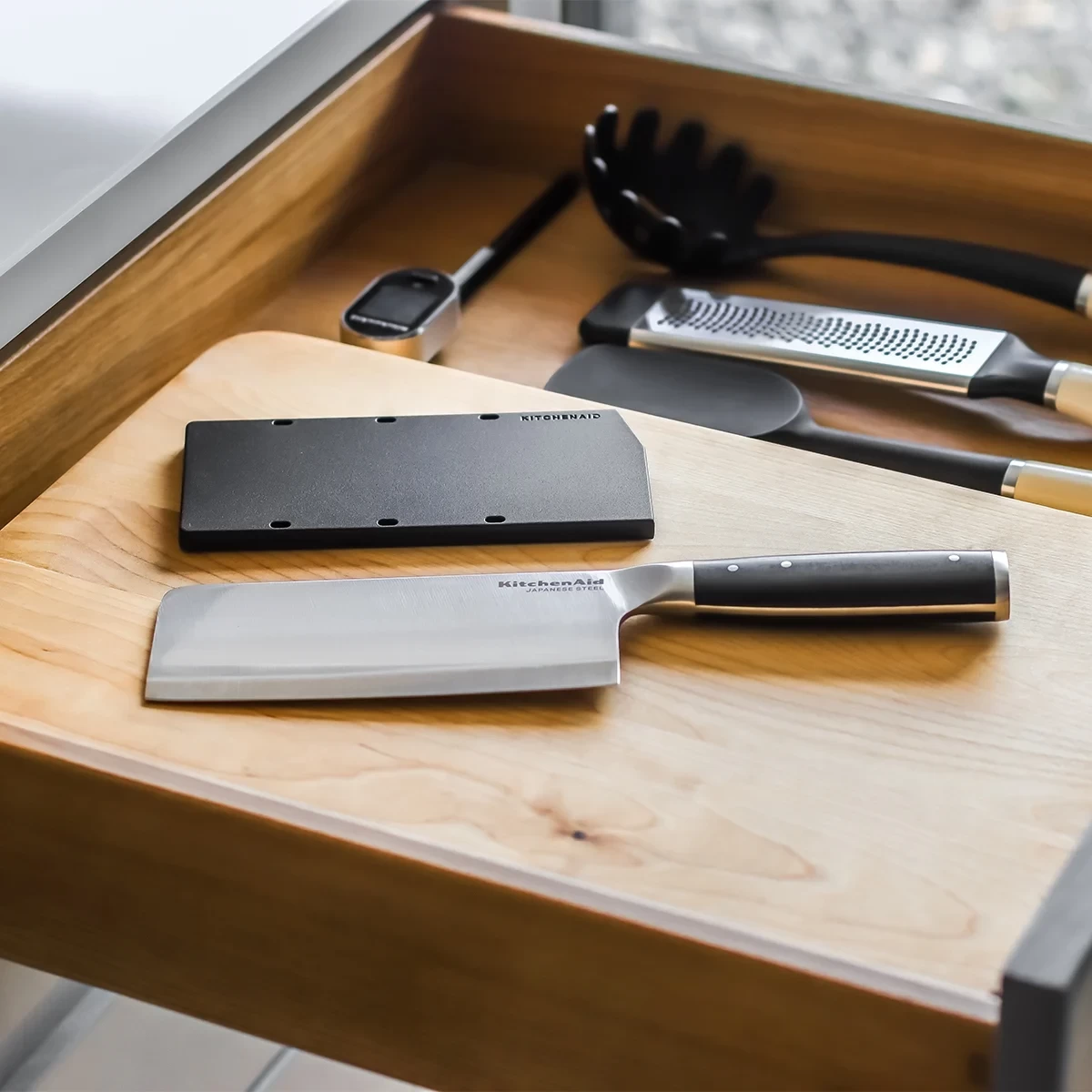 KitchenAid Hakmes Gourmet 15 Cm + Gratis Mesbeschermer 4 KitchenAid Hakmes Gourmet 15 Cm + Gratis Mesbeschermer - Afbeelding 2