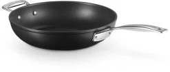 Le Creuset Sauteerpan Les Forgées TNS - ø 26 Cm / 2.7 Liter - Standaard Anti-aanbaklaag 12 Le Creuset Sauteerpan Les Forgées TNS - ø 26 Cm / 2.7 Liter - Standaard Anti-aanbaklaag -Westmark Winkel LC 20190624 ZS PS FS 51101260010202 005 1