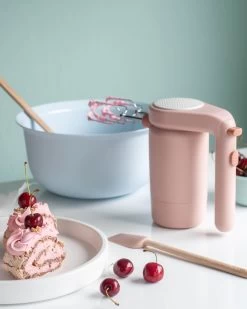 RIG TIG Rig-Tig Handmixer Foodie - 170 W - Roze 6 RIG TIG Rig-Tig Handmixer Foodie - 170 W - Roze -Westmark Winkel Marangrulltarta Rigtig bakalite.se 3