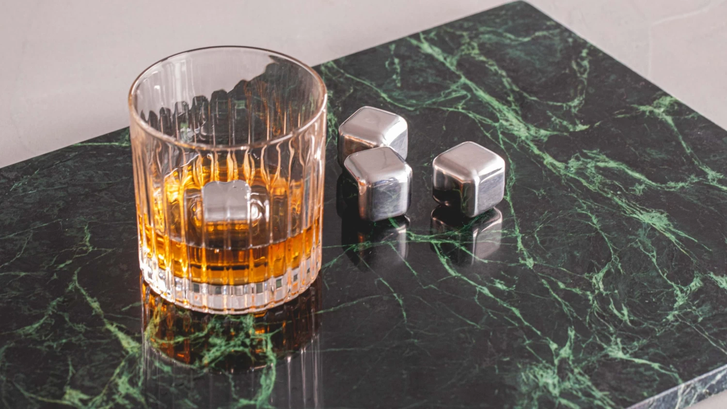 Jay Hill Whiskey Stenen - RVS - 4 Stuks 4 Jay Hill Whiskey Stenen - RVS - 4 Stuks - Afbeelding 2