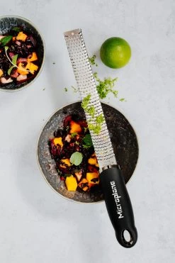 Microplane Rasp Premium Classic - Fijn - Zwart 7 Microplane Rasp Premium Classic - Fijn - Zwart -Westmark Winkel Microplane Premium Classic 46020 Zester Black Rice Salad Lime 4