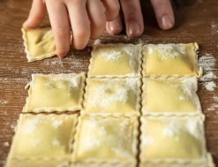Marcato Ravioli Maker Met Deegroller - 48 Vaks - 2.5 X 2.5 Cm 5 Marcato Ravioli Maker Met Deegroller - 48 Vaks - 2.5 X 2.5 Cm -Westmark Winkel Screenshot 2 3