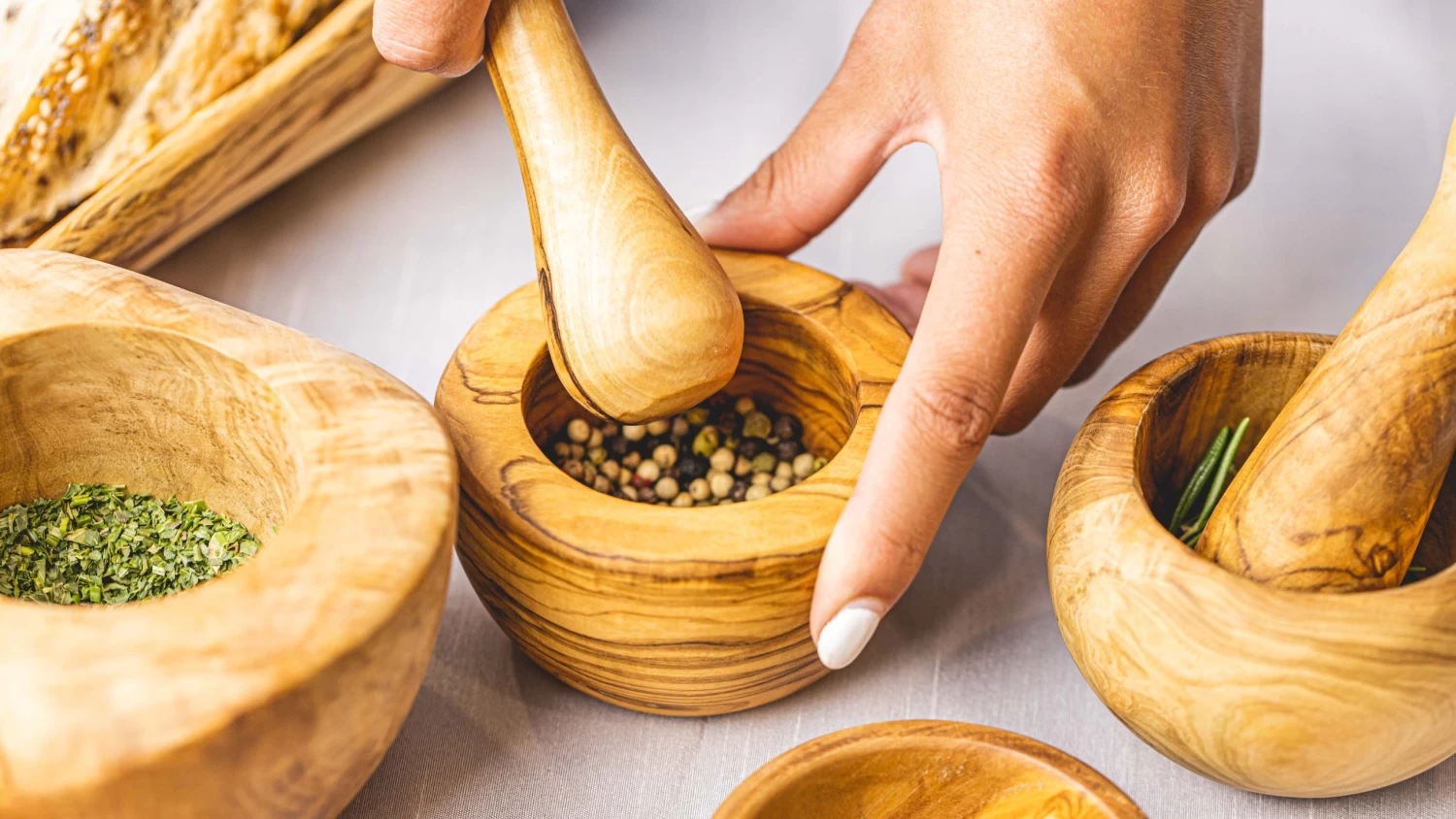 Jay Hill Vijzel Tunea - Olijfhout - ø 10 Cm 5 Jay Hill Vijzel Tunea - Olijfhout - ø 10 Cm - Afbeelding 3