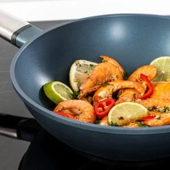 Westinghouse Wokpan Performance - Bravery Blue - ø 28 Cm - Standaard Anti-aanbaklaag 20 Westinghouse Wokpan Performance - Bravery Blue - ø 28 Cm - Standaard Anti-aanbaklaag -Westmark Winkel WCCW0095028BL 14