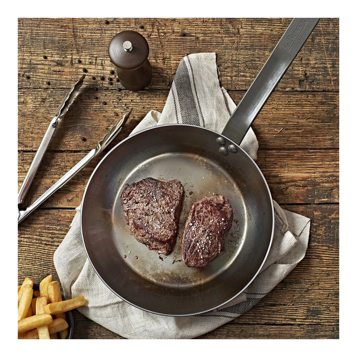 De Buyer Steaklover Box ( 1 Koekenpan Mineral B ø 26cm, 1 Pepermolen En 1 Grilltang) - Zonder Anti-aanbaklaag 4 De Buyer Steaklover Box ( 1 Koekenpan Mineral B ø 26cm, 1 Pepermolen En 1 Grilltang) - Zonder Anti-aanbaklaag - Afbeelding 2
