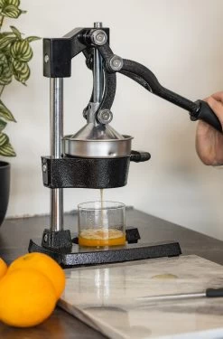 Sareva Citruspers - Gietijzer - Hevelmodel - Zwart 14 Sareva Citruspers - Gietijzer - Hevelmodel - Zwart -Westmark Winkel citruspers 5