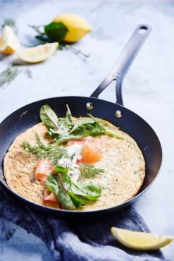 BK Koekenpan Black Steel - ø 28 Cm - Zonder Anti-aanbaklaag -Westmark Winkel d4b730c2aba7568e69d988b9a634ec26a391e2ad BK BlackSteel Frypan 10inch Lifestyle 1