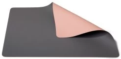 Jay Hill Placemats - Vegan Leer - Grijs / Roze - Dubbelzijdig - 46 X 33 Cm - 6 Stuks 11 Jay Hill Placemats - Vegan Leer - Grijs / Roze - Dubbelzijdig - 46 X 33 Cm - 6 Stuks -Westmark Winkel jay hill placemat grijs roze33 46 1