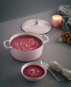Le Creuset Braadpan Signature - Marmite - Shell Pink - ø 24 Cm / 3.1 Liter 8 Le Creuset Braadpan Signature - Marmite - Shell Pink - ø 24 Cm / 3.1 Liter -Westmark Winkel le creuset braadpan shell pink sfeer 3