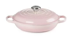 Le Creuset Braadpan Signature - Campagnard - Shell Pink - ø 26 Cm / 2.2 Liter 9 Le Creuset Braadpan Signature - Campagnard - Shell Pink - ø 26 Cm / 2.2 Liter -Westmark Winkel le creuset campagnard shell pink 26cm 1
