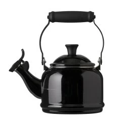 Le Creuset Fluitketel Demi - Ebbenzwart - 1.1 Liter 9 Le Creuset Fluitketel Demi - Ebbenzwart - 1.1 Liter -Westmark Winkel le creuset fluitketel zwart 1.1l