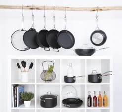 Le Creuset Steelpan - 2 Schenktuiten - Les Forgées TNS - ø 16 Cm / 1.6 Liter - Standaard Anti-aanbaklaag 7 Le Creuset Steelpan - 2 Schenktuiten - Les Forgées TNS - ø 16 Cm / 1.6 Liter - Standaard Anti-aanbaklaag -Westmark Winkel le creuset lesforgees collectie