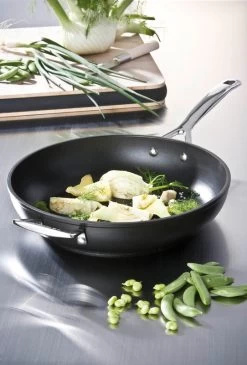 Le Creuset Sauteerpan Les Forgées TNS - ø 28 Cm / 3.2 Liter - Standaard Anti-aanbaklaag -Westmark Winkel le creuset sauteerpan 28cm eten 1
