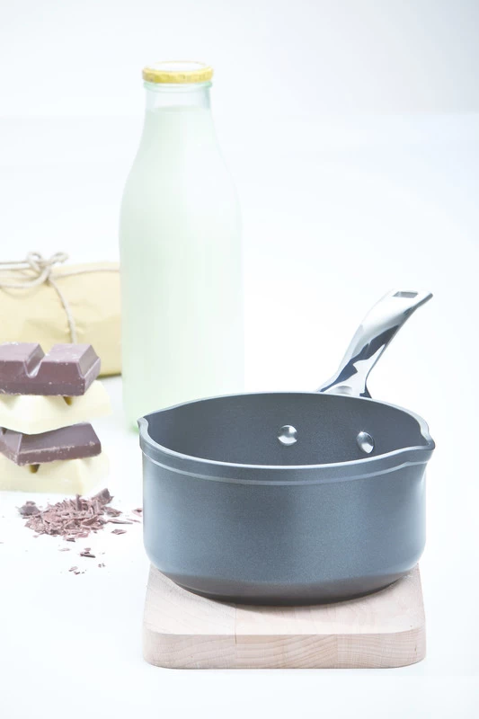 Le Creuset Steelpan - 2 Schenktuiten - Les Forgées TNS - ø 16 Cm / 1.6 Liter - Standaard Anti-aanbaklaag 4 Le Creuset Steelpan - 2 Schenktuiten - Les Forgées TNS - ø 16 Cm / 1.6 Liter - Standaard Anti-aanbaklaag - Afbeelding 2