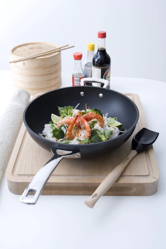 Le Creuset Wokpan Met Steel - Les Forgées TNS - ø 26 Cm / 3.4 Liter - Standaard Anti-aanbaklaag 4 Le Creuset Wokpan Met Steel - Les Forgées TNS - ø 26 Cm / 3.4 Liter - Standaard Anti-aanbaklaag - Afbeelding 2