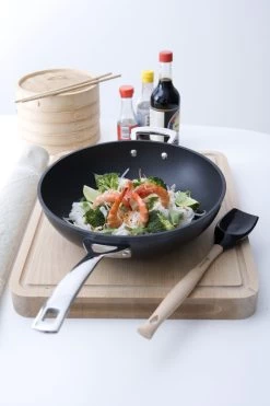 Le Creuset Wokpan Met Steel - Les Forgées TNS - ø 30 Cm / 4.7 Liter - Standaard Anti-aanbaklaag 5 Le Creuset Wokpan Met Steel - Les Forgées TNS - ø 30 Cm / 4.7 Liter - Standaard Anti-aanbaklaag -Westmark Winkel le creuset wokpan 26cm eten