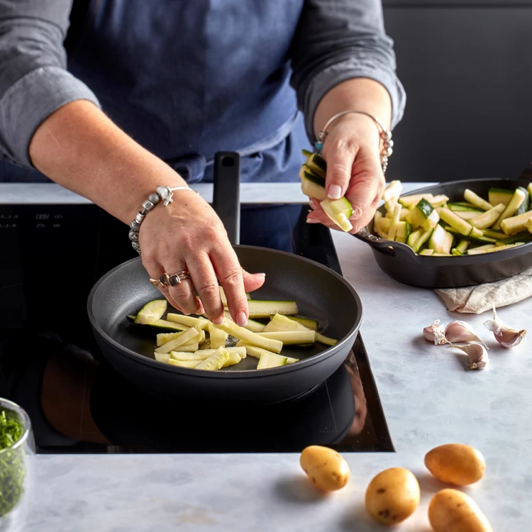 Demeyere Koekenpan Alu Comfort 3 - Duraslide - ø 20 Cm - Standaard Anti-aanbaklaag 8 Demeyere Koekenpan Alu Comfort 3 - Duraslide - ø 20 Cm - Standaard Anti-aanbaklaag - Afbeelding 6