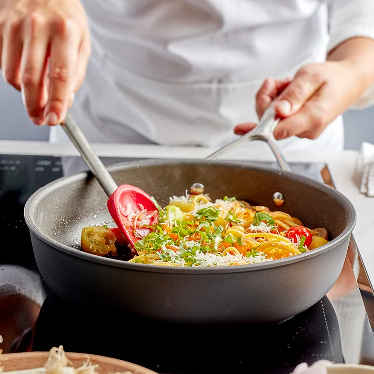 Demeyere Hapjespan Alu Pro 5 - Duraslide Titanium - ø 24 Cm / 3.2 Liter - Standaard Anti-aanbaklaag 4 Demeyere Hapjespan Alu Pro 5 - Duraslide Titanium - ø 24 Cm / 3.2 Liter - Standaard Anti-aanbaklaag - Afbeelding 2