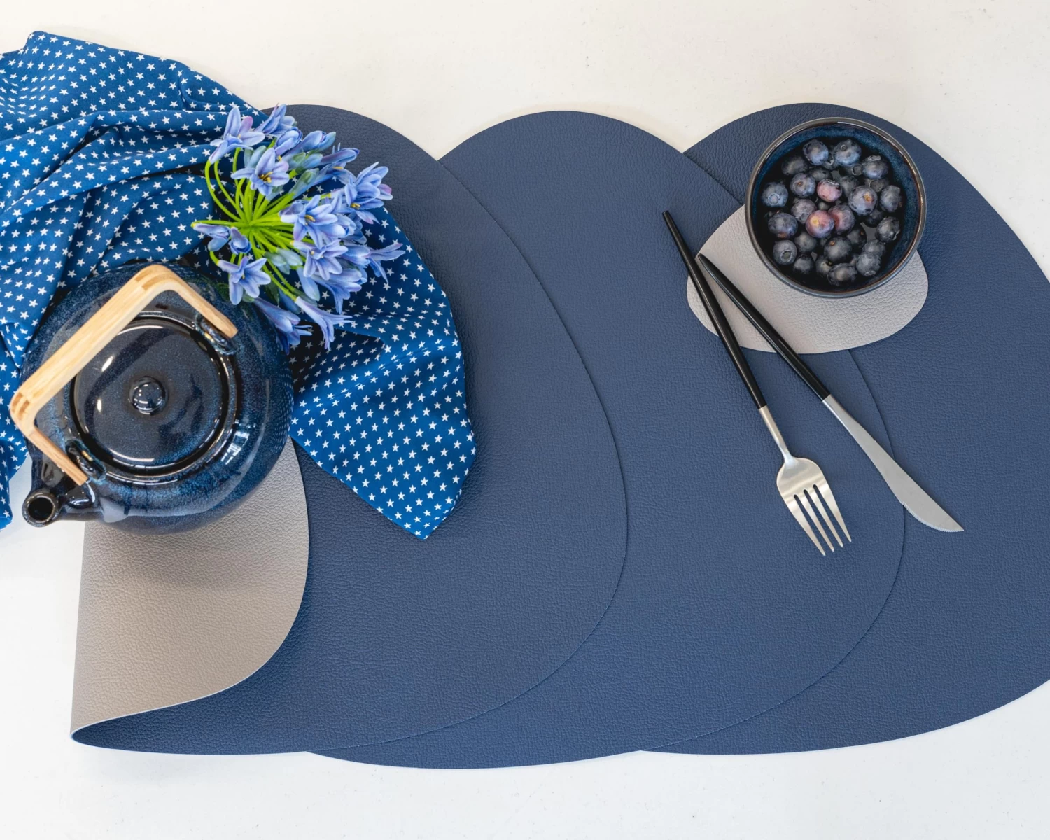 Jay Hill Onderzetters - Vegan Leer - Grijs / Blauw - Organic - Dubbelzijdig - 13 X 11 Cm - 6 Stuks 6 Jay Hill Onderzetters - Vegan Leer - Grijs / Blauw - Organic - Dubbelzijdig - 13 X 11 Cm - 6 Stuks - Afbeelding 4