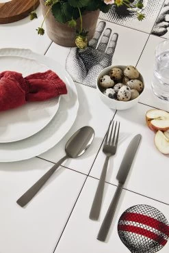 Sambonet Bestekset Flat - Zwart - 24 Delig / 6 Personen -Westmark Winkel sambonet bestekset flat zwart sfeer3