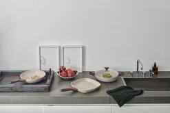 Sambonet Grillpan Rock 'n' Rose - Creme - 28 X 28 Cm - Standaard Anti-aanbaklaag -Westmark Winkel sambonet rock n rose sfeer4 1