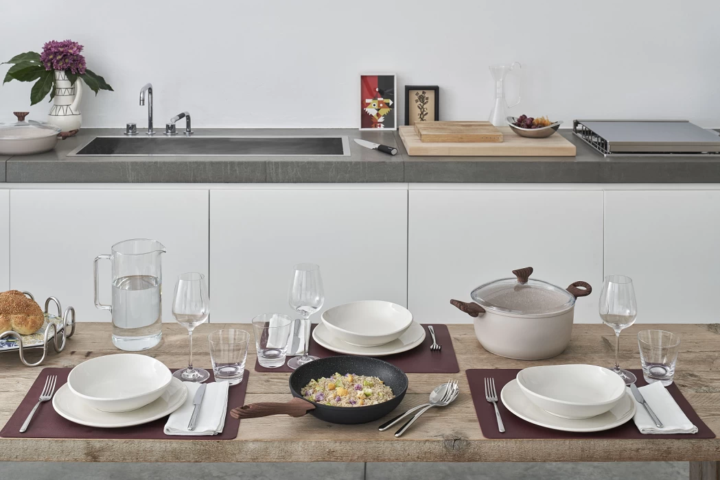 Sambonet Braadpan Rock 'n' Rose - Creme - ø 24 Cm / 4.5 Liter - Standaard Anti-aanbaklaag 4 Sambonet Braadpan Rock 'n' Rose - Creme - ø 24 Cm / 4.5 Liter - Standaard Anti-aanbaklaag - Afbeelding 2