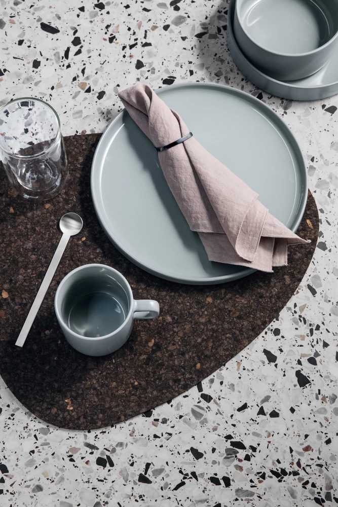 Blomus Schenkkan Pilare - Agave Green - 1 Liter 6 Blomus Schenkkan Pilare - Agave Green - 1 Liter - Afbeelding 4